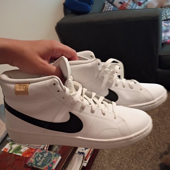 Nike sneakers - Picture 1 of 3